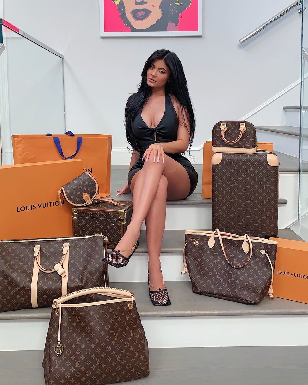Kylie Jenner giveaway túi xách Louis Vuitton khủng ảnh 1 Kylie Jenner giveaway tui xach Louis Vuitton khung anh 1