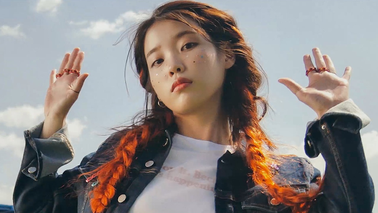 IU lien tuc thay doi mau toc chi de phu hop voi bai hat hinh anh