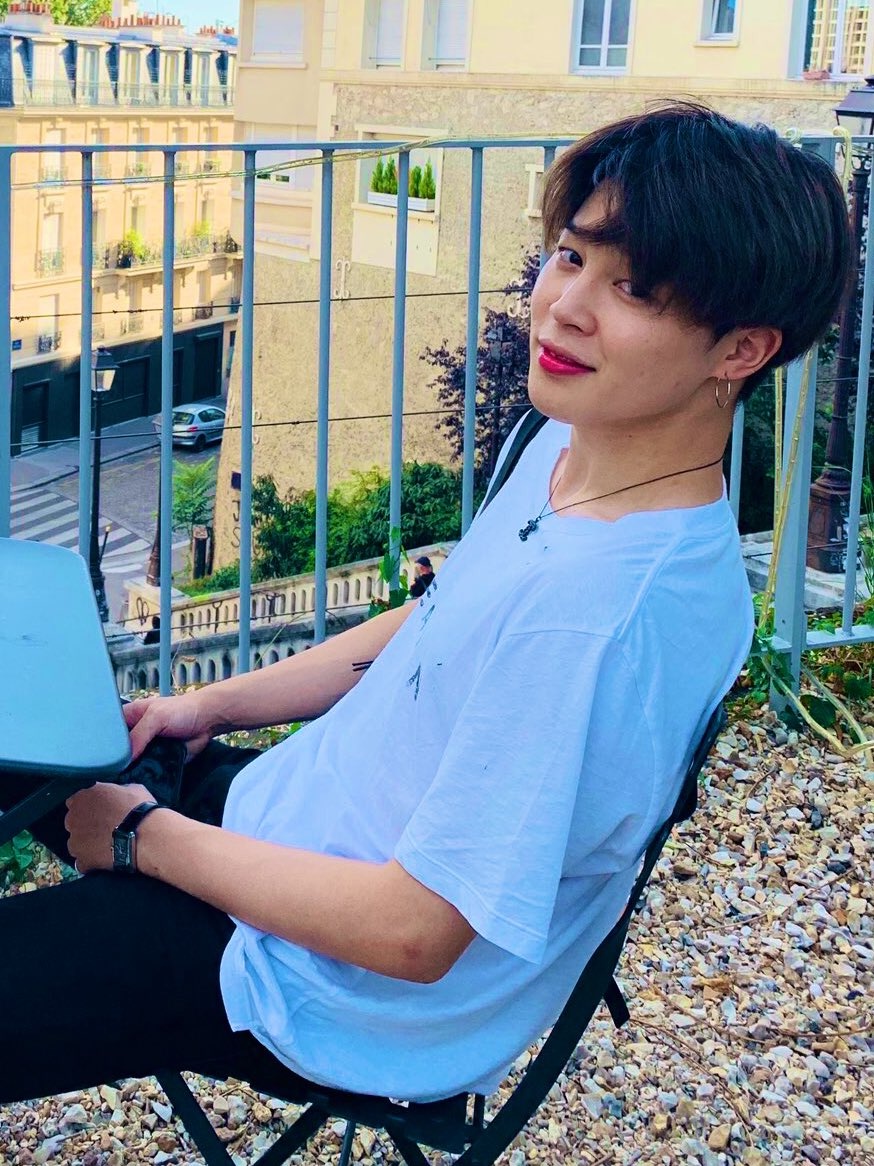 nhung do phu kien hang hieu cua jimin bts anh 6