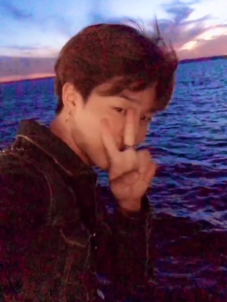 nhung do phu kien hang hieu cua jimin bts anh 5