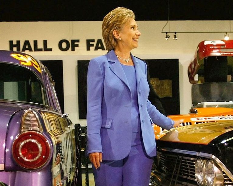 Phong cach thoi trang cua ba Hillary Clinton anh 4