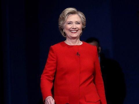 Cung mot kieu suit, ba Hillary Clinton co ca bo suu tap day mau sac hinh anh