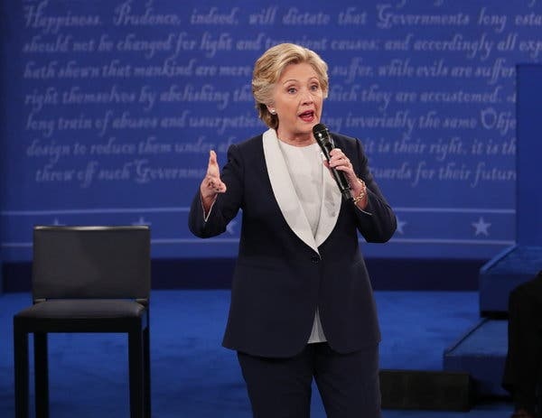 Phong cach thoi trang cua ba Hillary Clinton anh 2