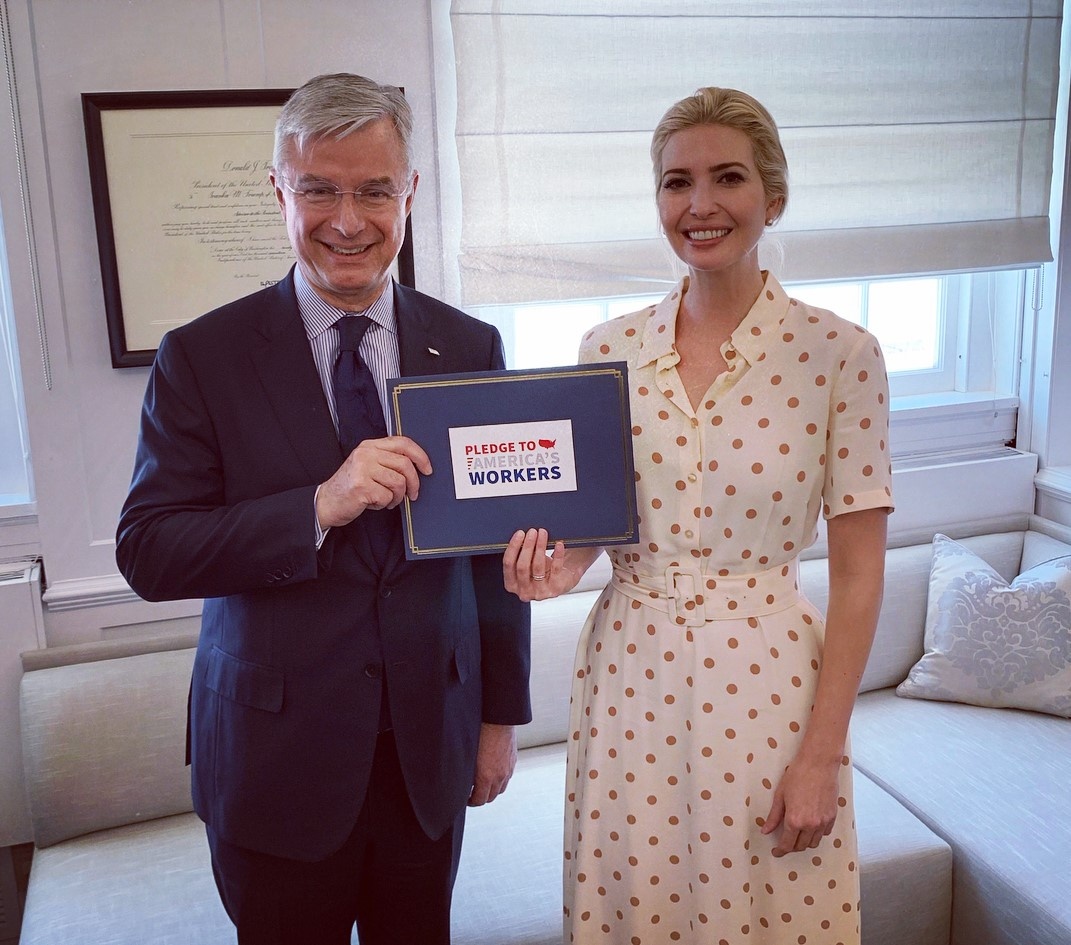 ivanka trump mac do cham bi anh 3