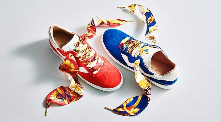 9 doi giay sneakers sang chanh dang mua anh 2