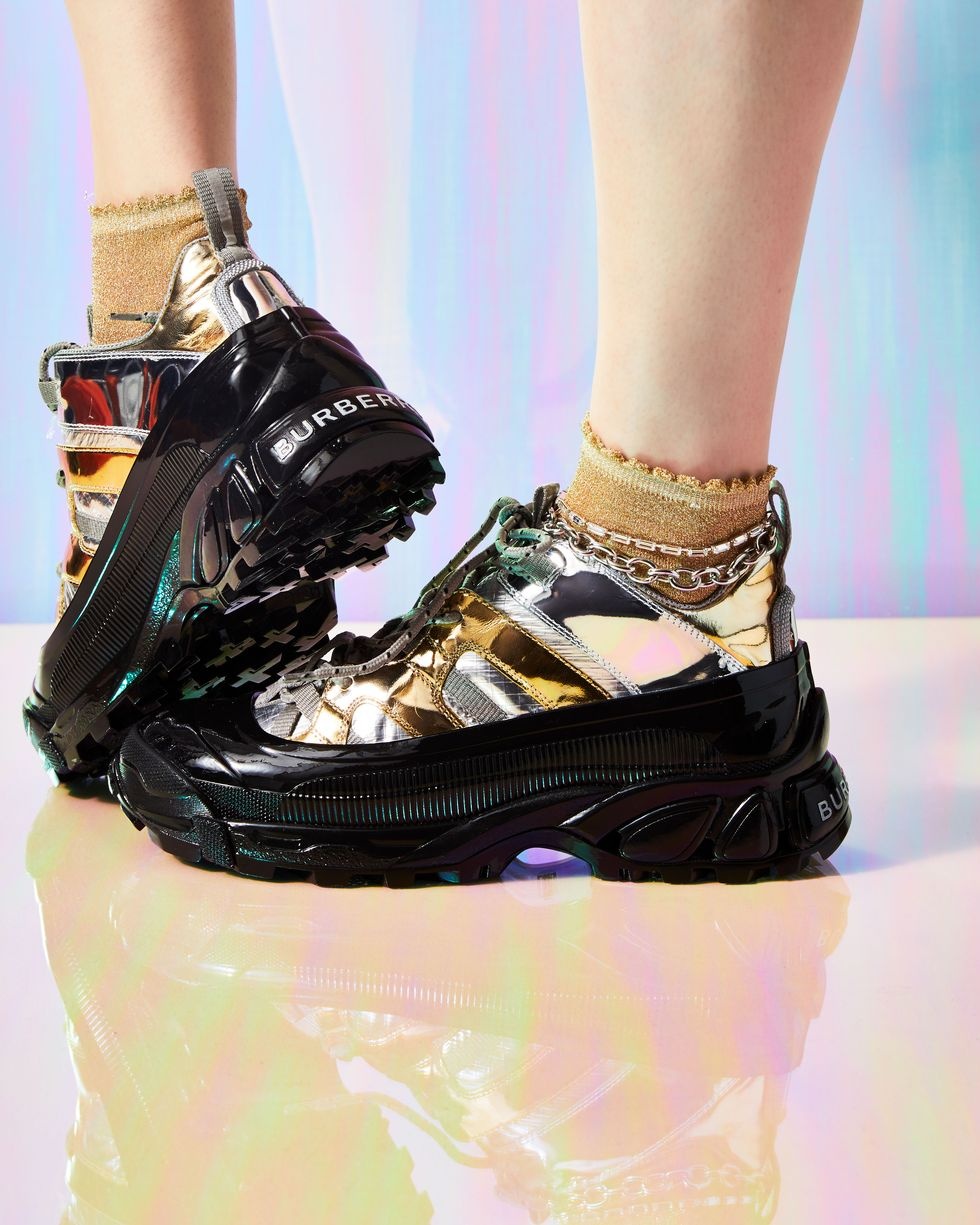 9 doi giay sneakers sang chanh dang mua anh 3