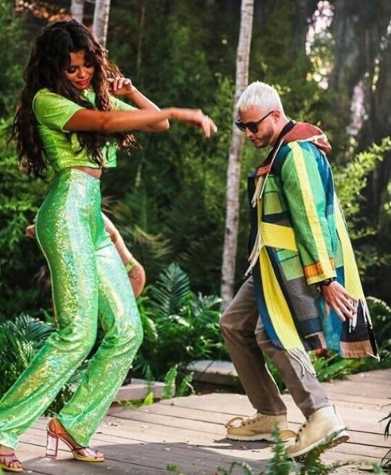 selena gomez mac do neon anh 3