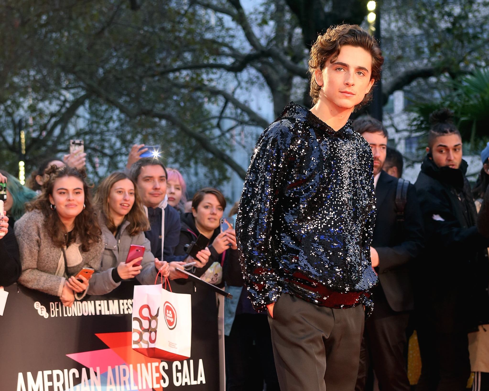 sao nam hollywood lang xe mot mac ao nu tinh anh 6