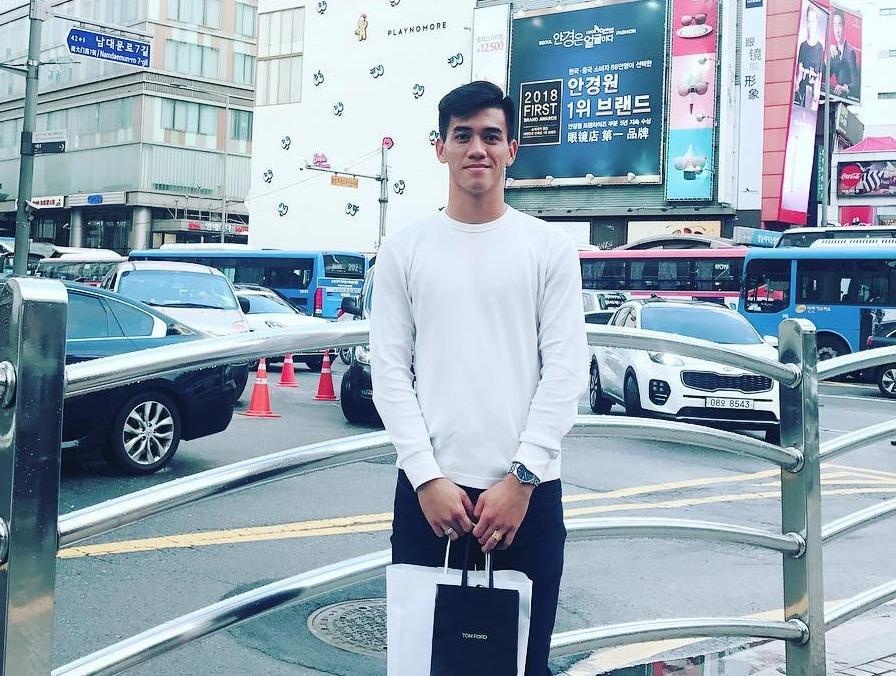 Cau thu Tien Linh ngoai doi mac do nam tinh, it dung hang hieu hinh anh