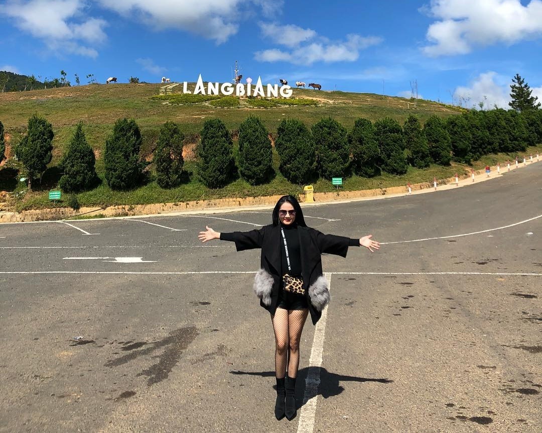 Tien linh ghi ban thang trong tran dau uae anh 3