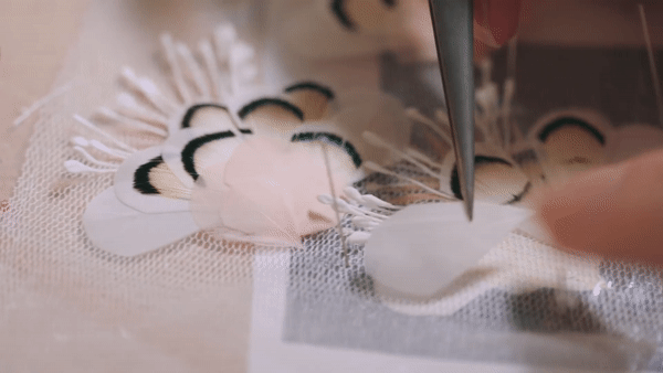 Trang phuc dat do cua Chanel duoc tao ra nhu the nao? hinh anh