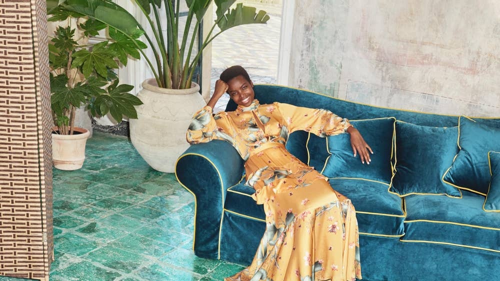 h&m dung nhua tai che may quan ao anh 1