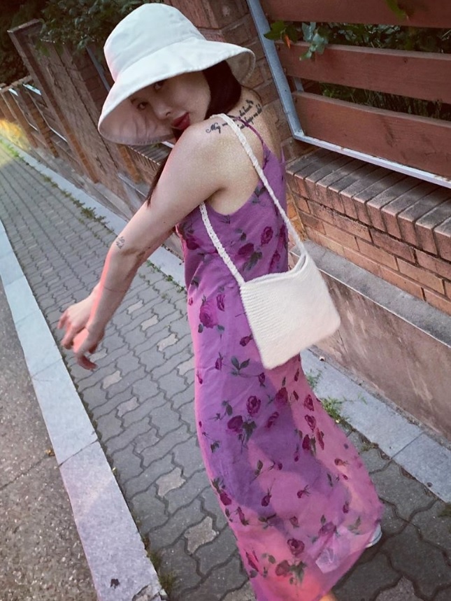 hyuna thich mac vay ao hoa anh 13