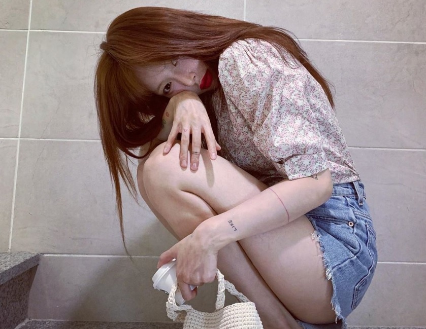 hyuna thich mac vay ao hoa anh 15