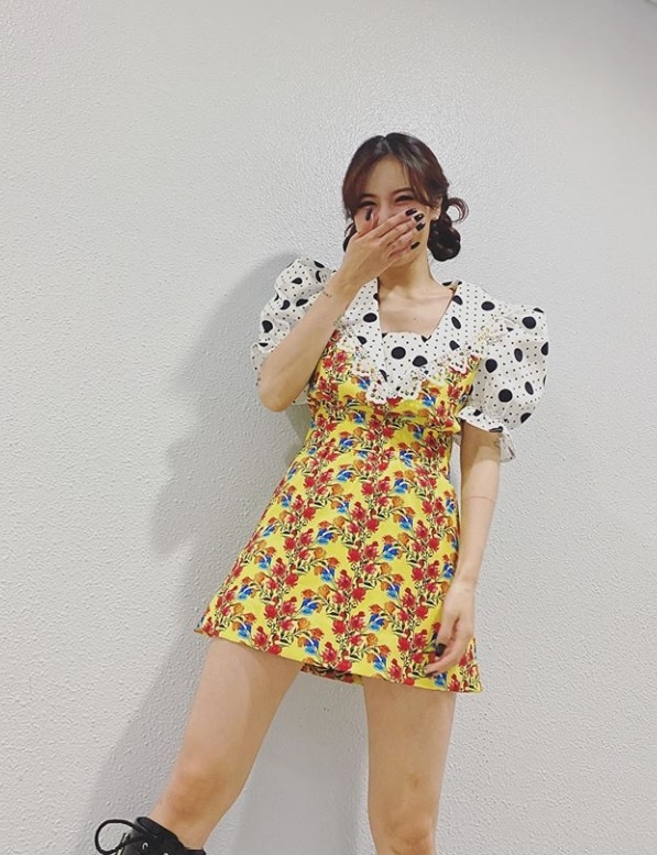 hyuna thich mac vay ao hoa anh 3