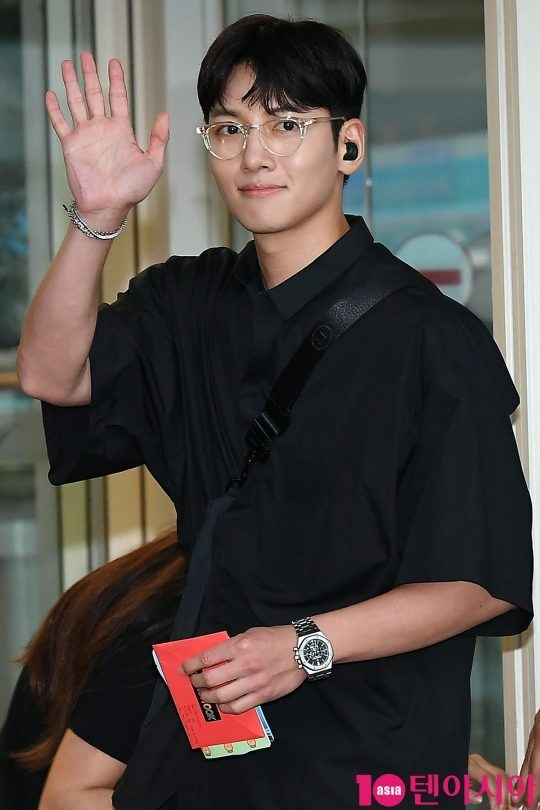 thoi trang san bay ji chang wook anh 17