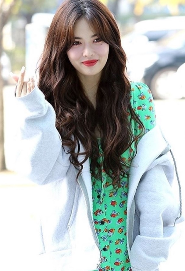 hyuna thich mac vay ao hoa anh 6