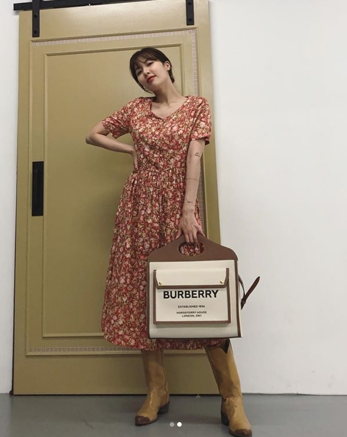 hyuna thich mac vay ao hoa anh 8