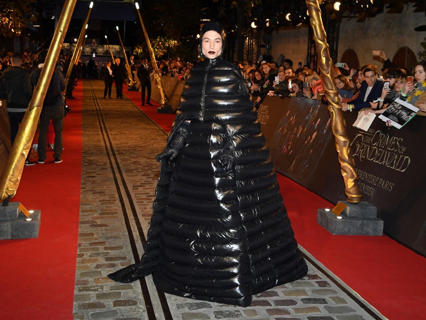 cac bo trang phuc kinh di nhat thap ky anh 9