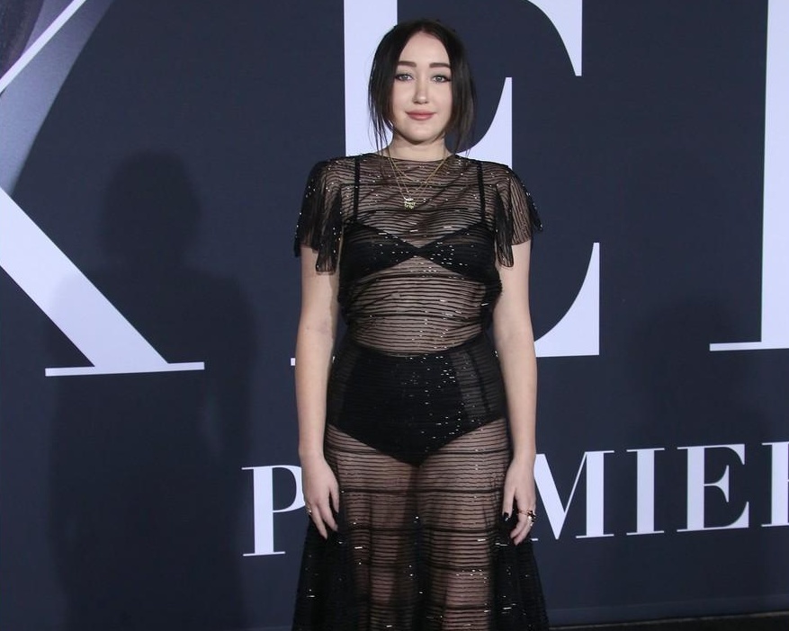 noah cyrus lo vong mot anh 3