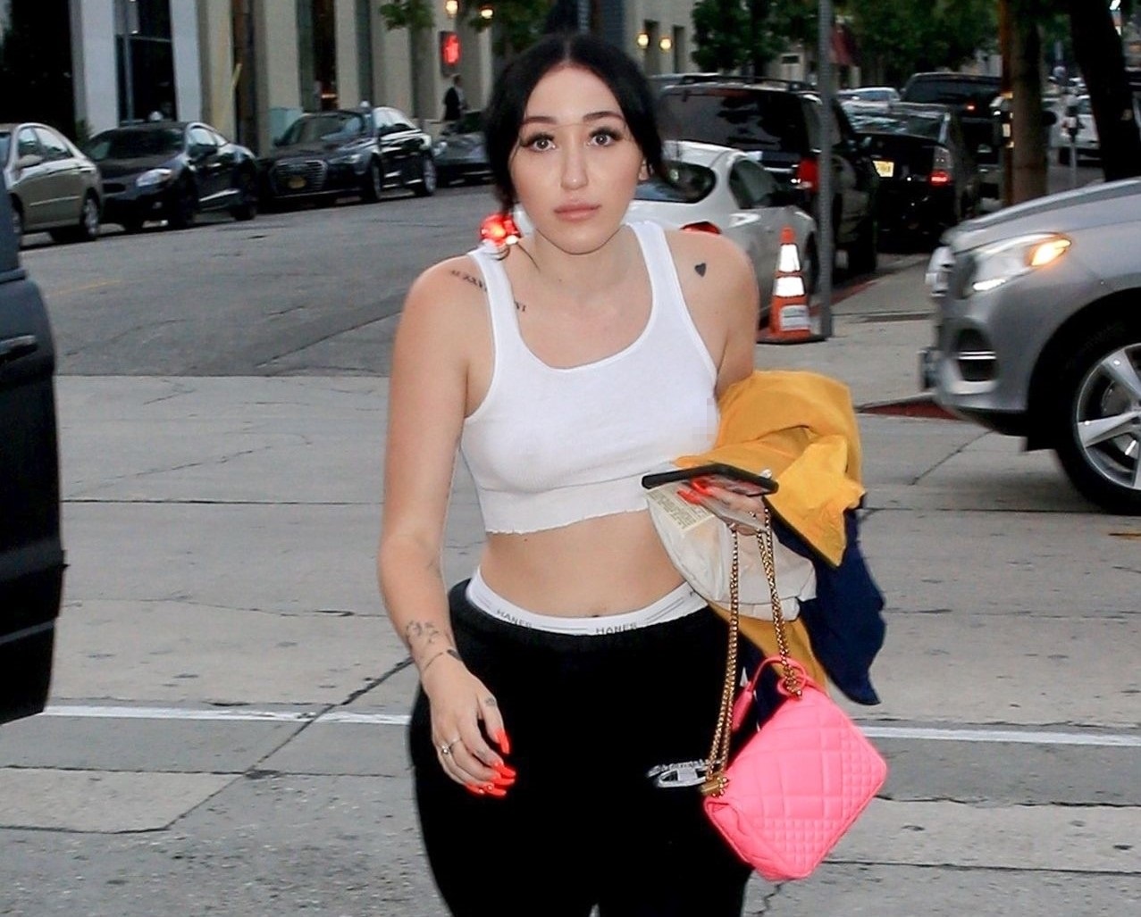 noah cyrus lo vong mot anh 4