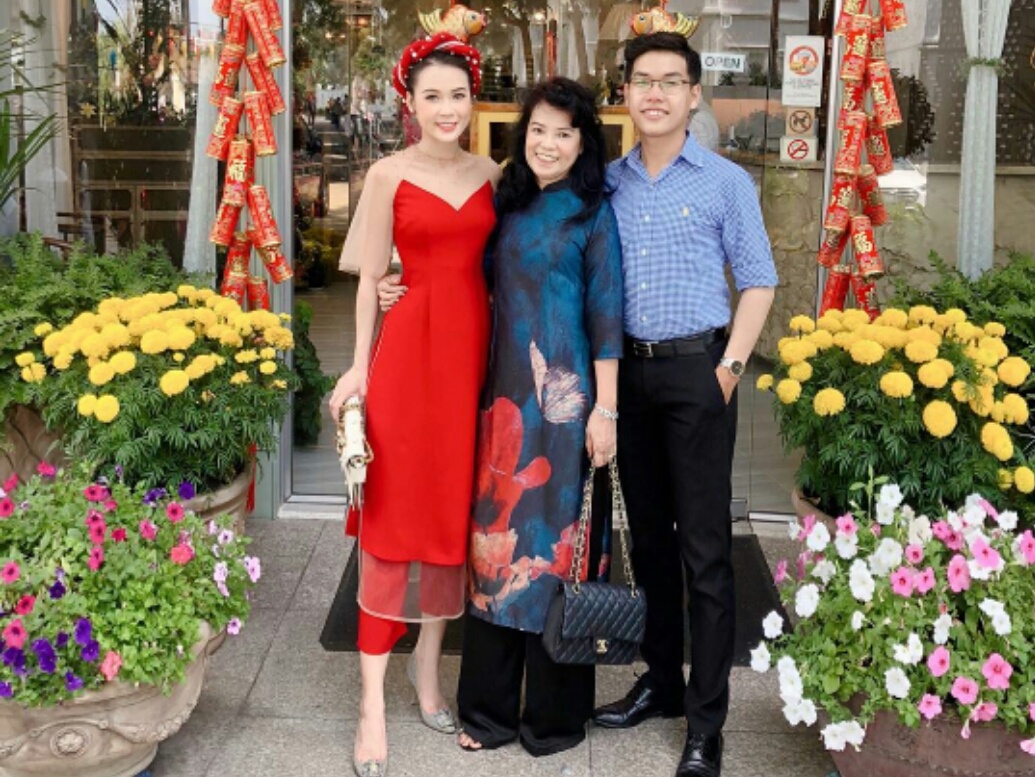 nam moi mac ao dai gi anh 2