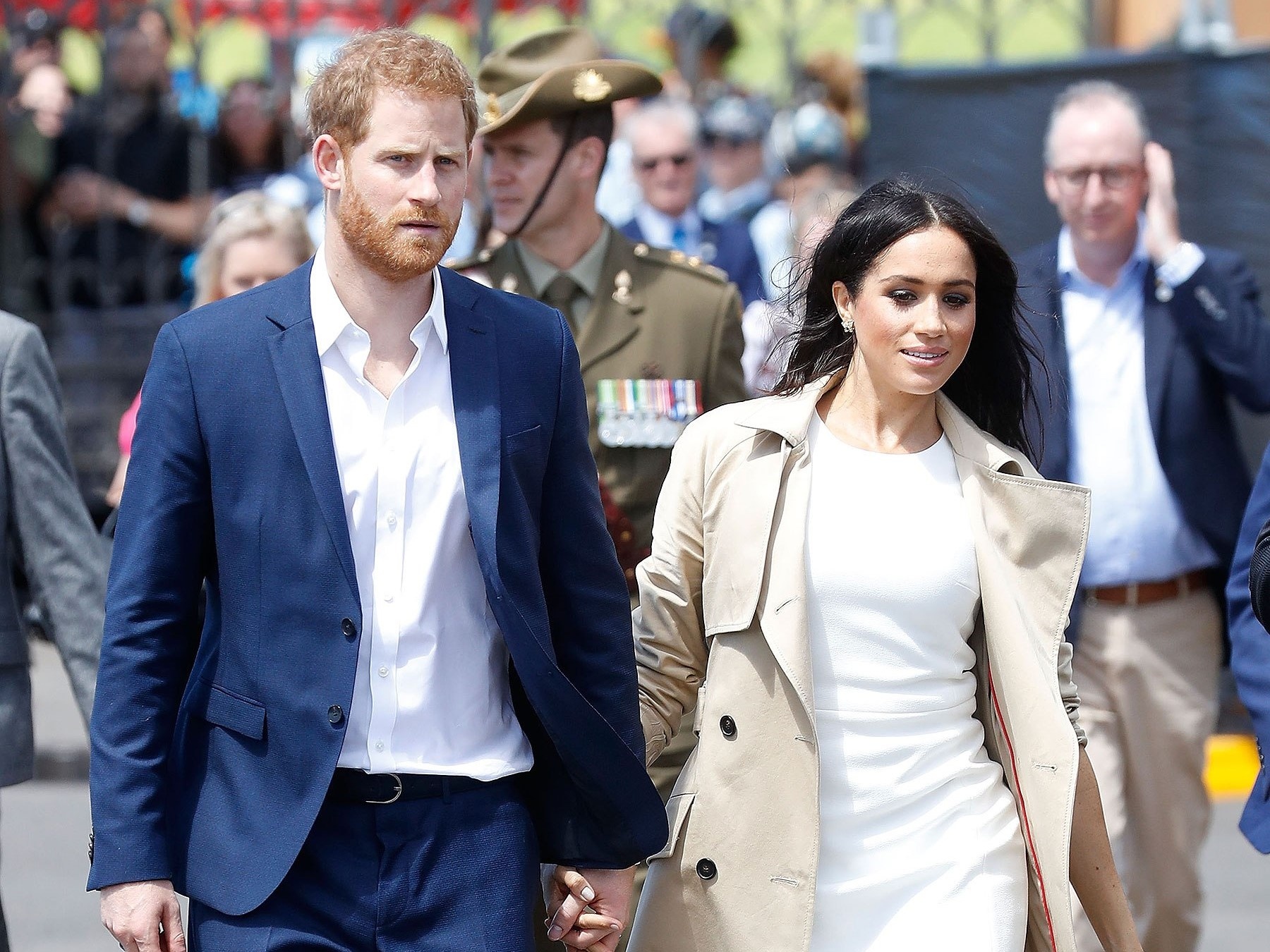 Vo chong Hoang tu Harry dien do don gian di tham quan Australia hinh anh