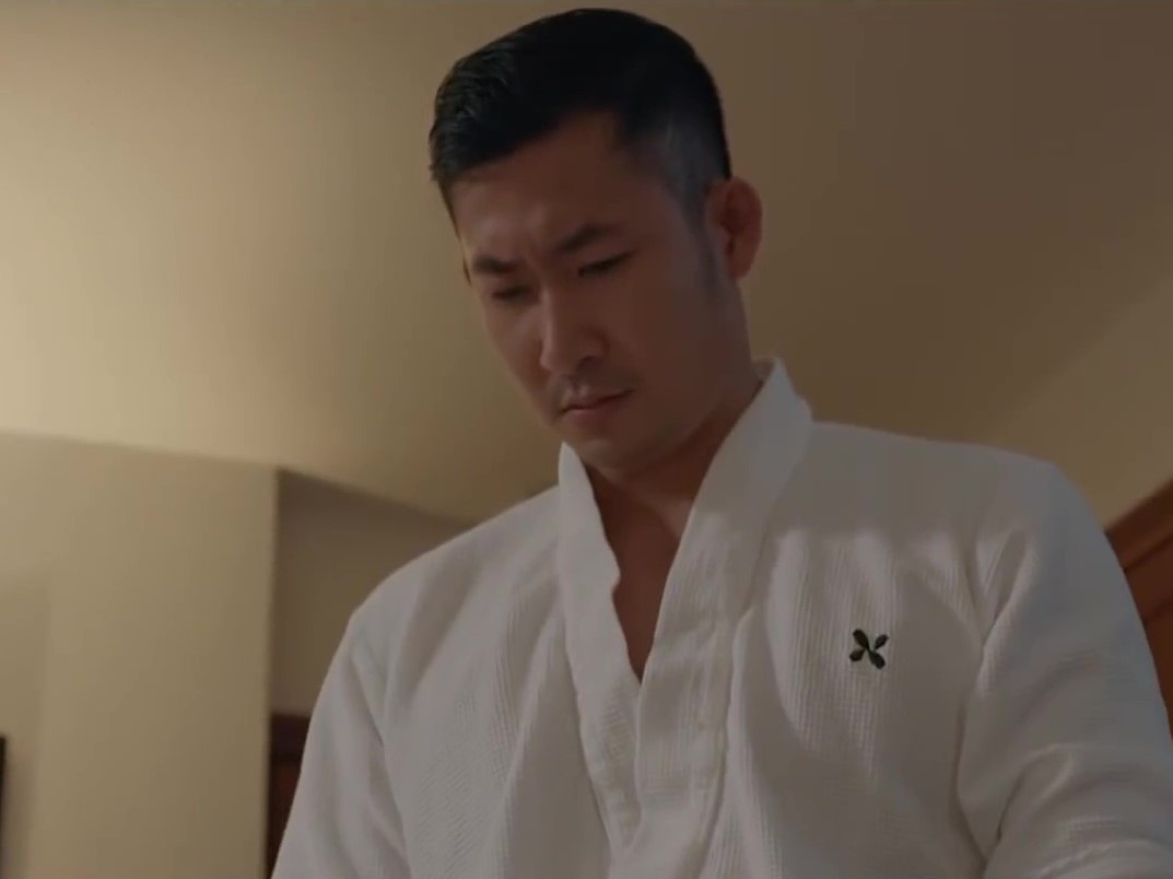 Khang mac ao choang tam quay canh than mat cung San hinh anh