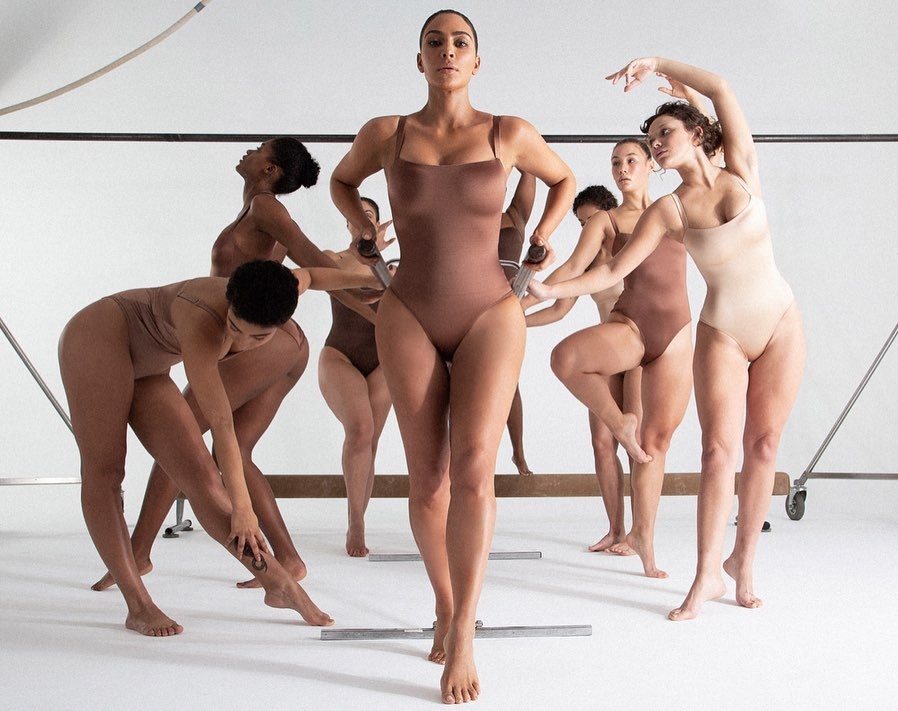 thoi trang cua kim kardashian anh 1