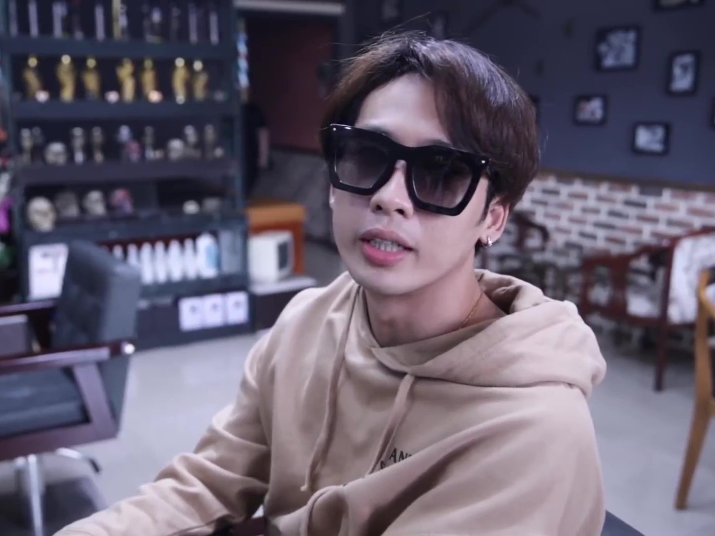 Tuan Tran tiet lo ly do phai cham soc toc thuong xuyen hinh anh