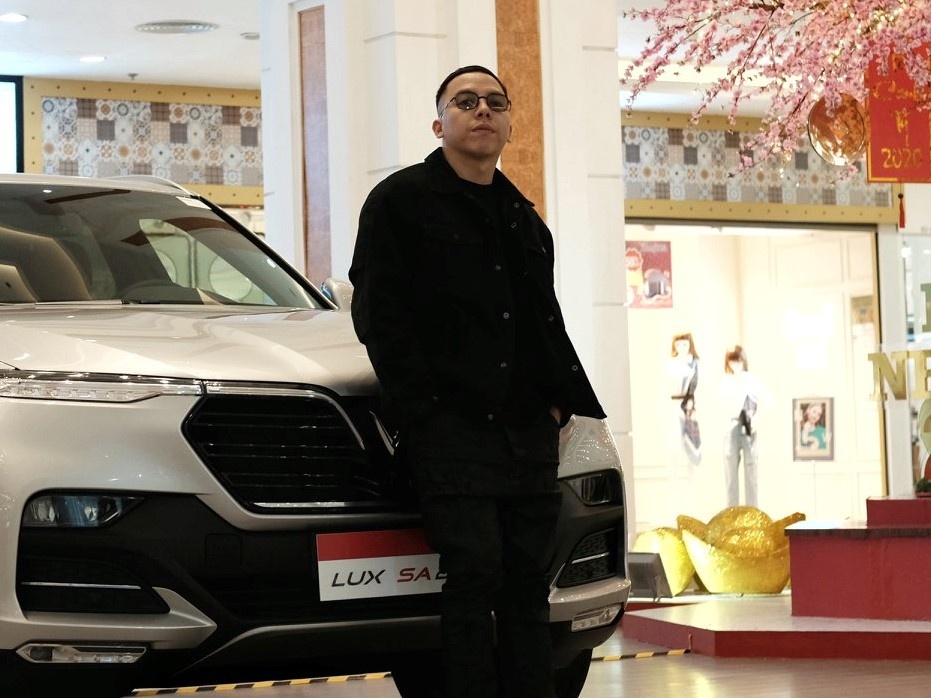 Hoang Touliver thich mac ca cay den de tranh ban, trong gay hon hinh anh