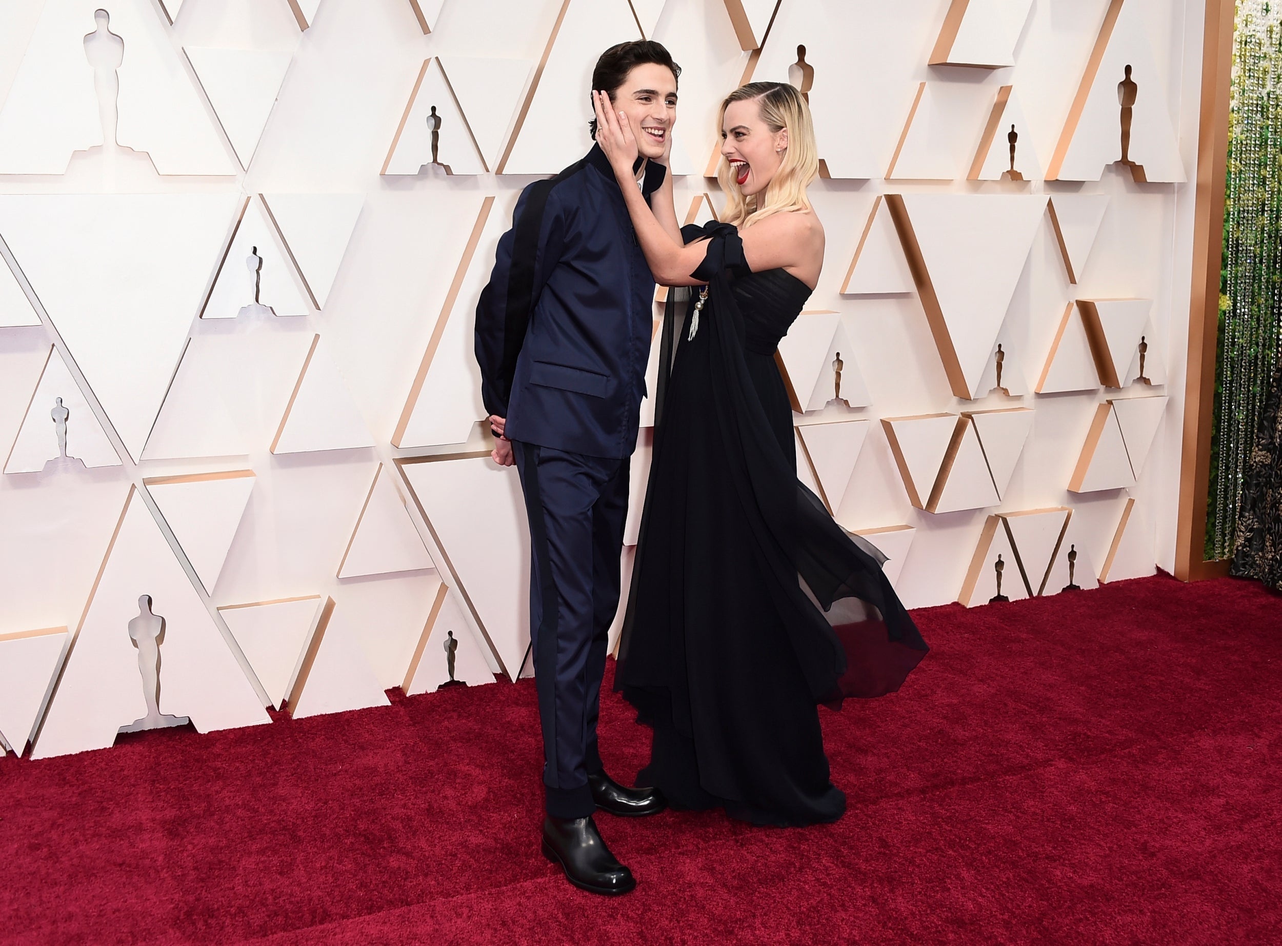 Timothée Chalamet bị chê mặc đồ xấu ảnh 2 Timothee Chalamet bi che mac do xau anh 2