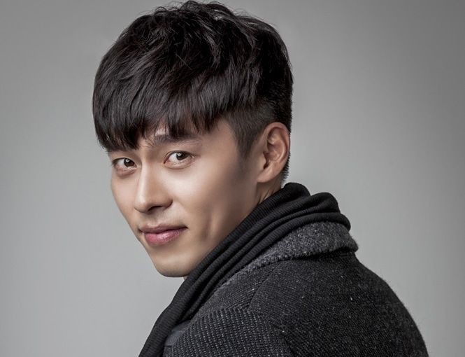 Hyun Bin cham vuot toc nguoc ra sau, de dau dinh van duoc khen dep hinh anh