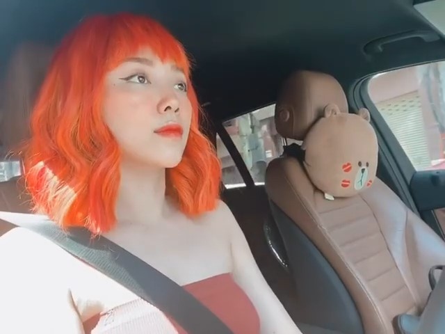 Toc Tien khoe toc nhuom mau cam noi bat hinh anh