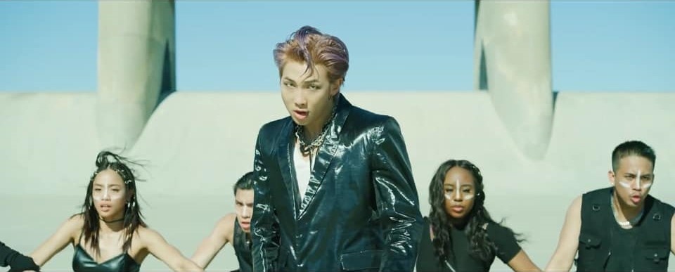 bóc giá trang phục MV BTS ảnh 3 boc gia trang phuc MV BTS anh 3