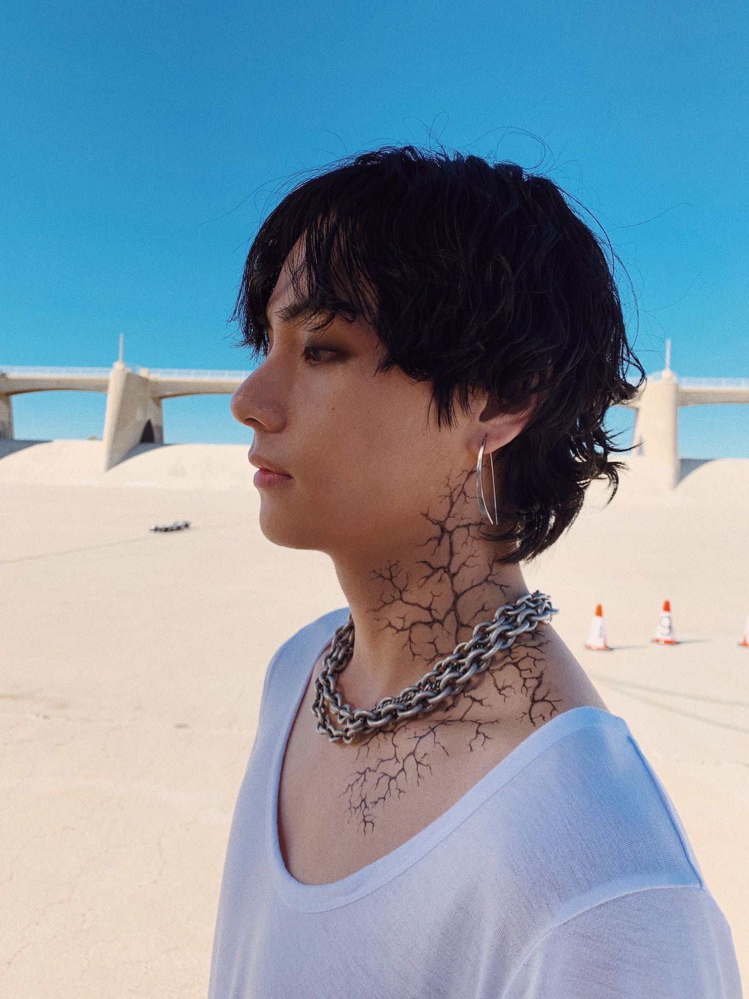 bóc giá trang phục MV BTS ảnh 10 boc gia trang phuc MV BTS anh 10