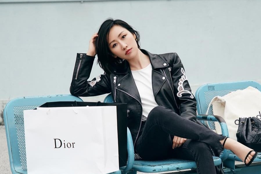 Nu blogger thoi trang ban 100 chiec oto trong 5 phut hinh anh