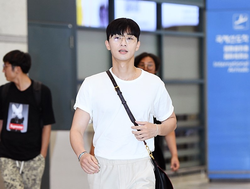 Park Seo Joon ngoai doi mac do nam tinh, cham thay doi phong cach hinh anh