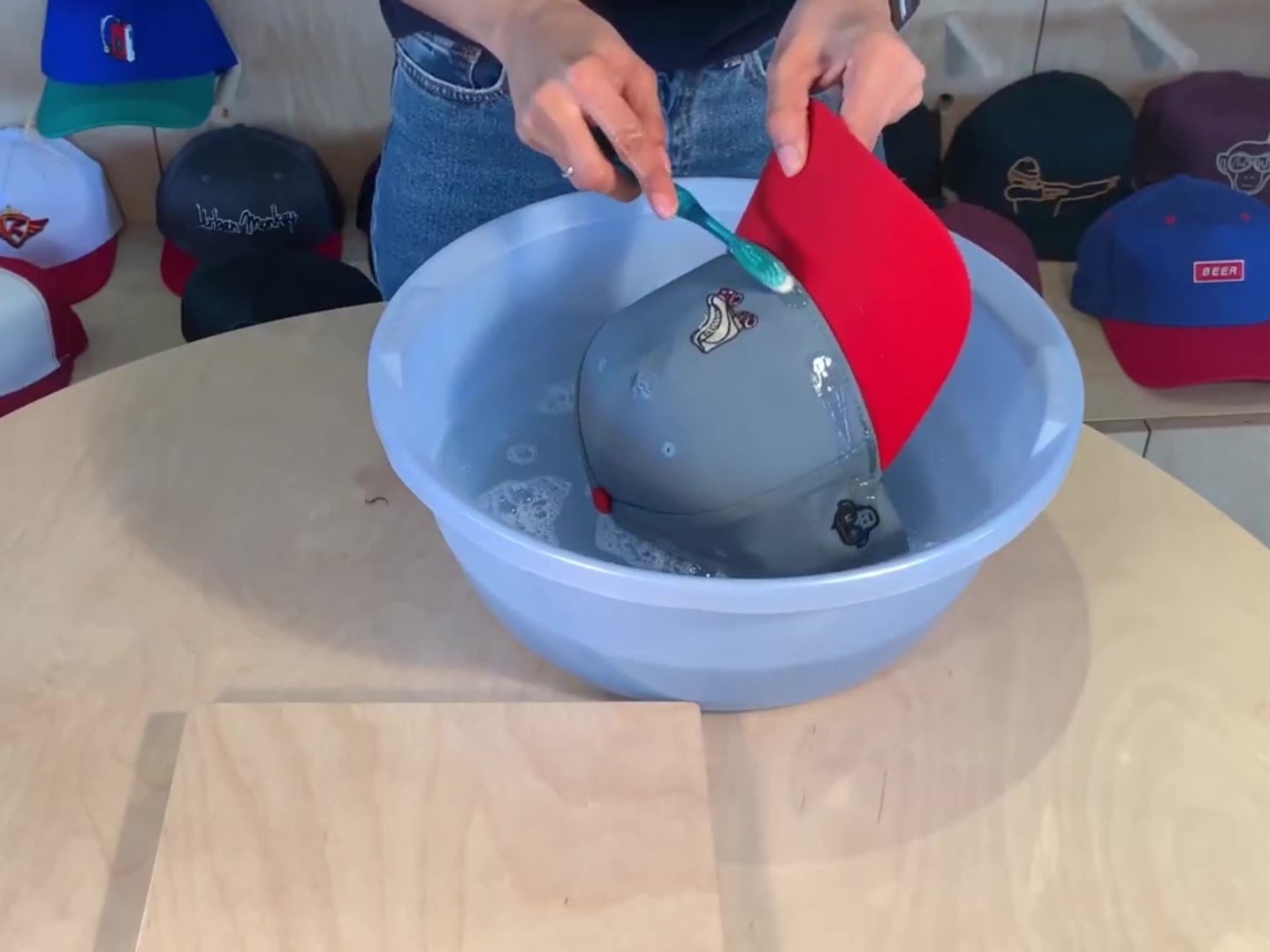 Cach lam sach mu luoi trai ban ngay lap tuc tai nha hinh anh