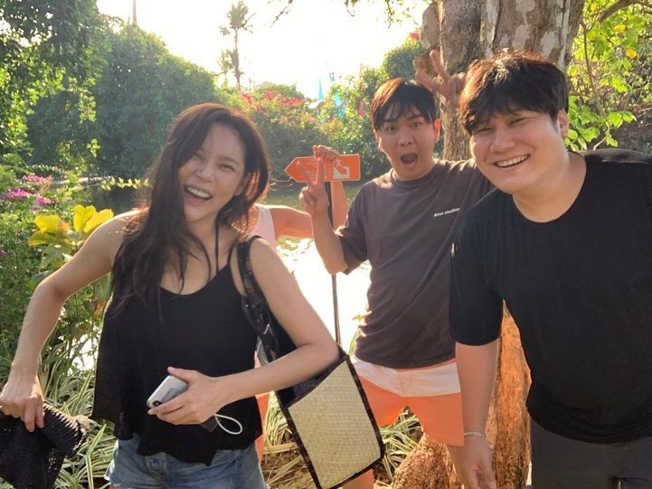 trang phuc doi thuong cua sao han anh 1