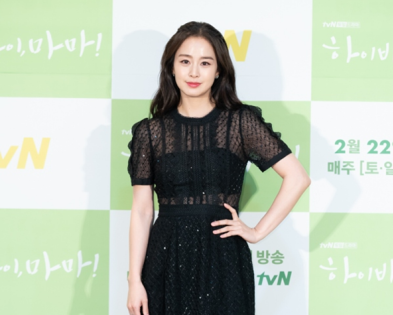 trang phuc doi thuong cua sao han anh 6