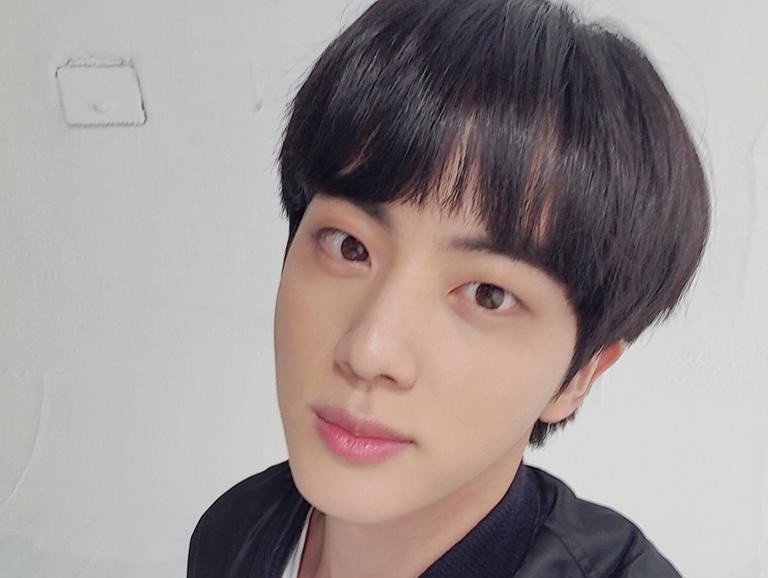 Fan thich thu, khen dep trai khi Jin (BTS) cat toc mai ngo hinh anh