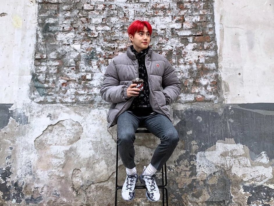 Suho (EXO) co hon 500 doi giay, hay mac nham quan ao cua Sehun hinh anh