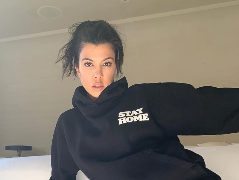 Kourtney Kardashian mac do cua tinh cu, tao dang kho hieu hinh anh