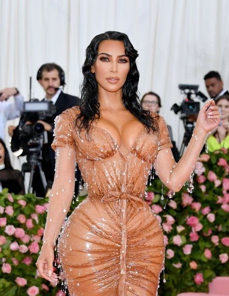các kiểu tóc của kim kardashian ảnh 2 cac kieu toc cua kim kardashian anh 2