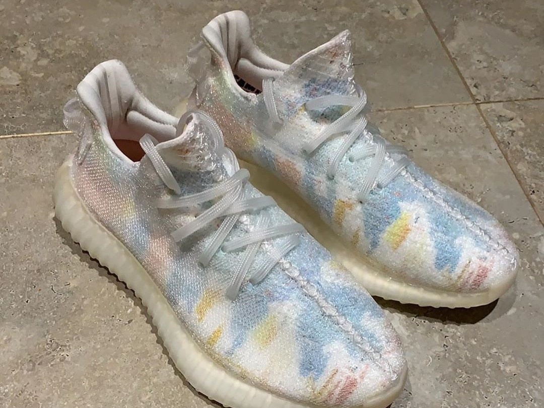 Lo anh giay Yeezy 350 moi co mau loang lo, de trong suot hinh anh
