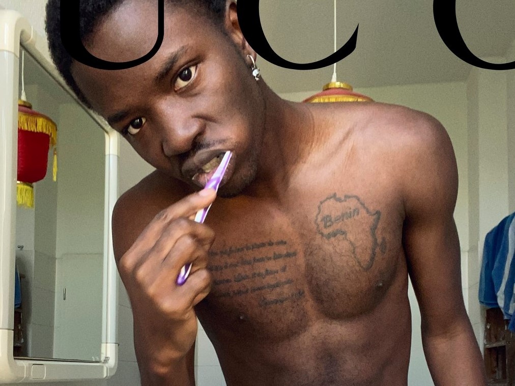 Gucci bi nem da khi de mau nam mac noi y, tu chup anh tai nha hinh anh