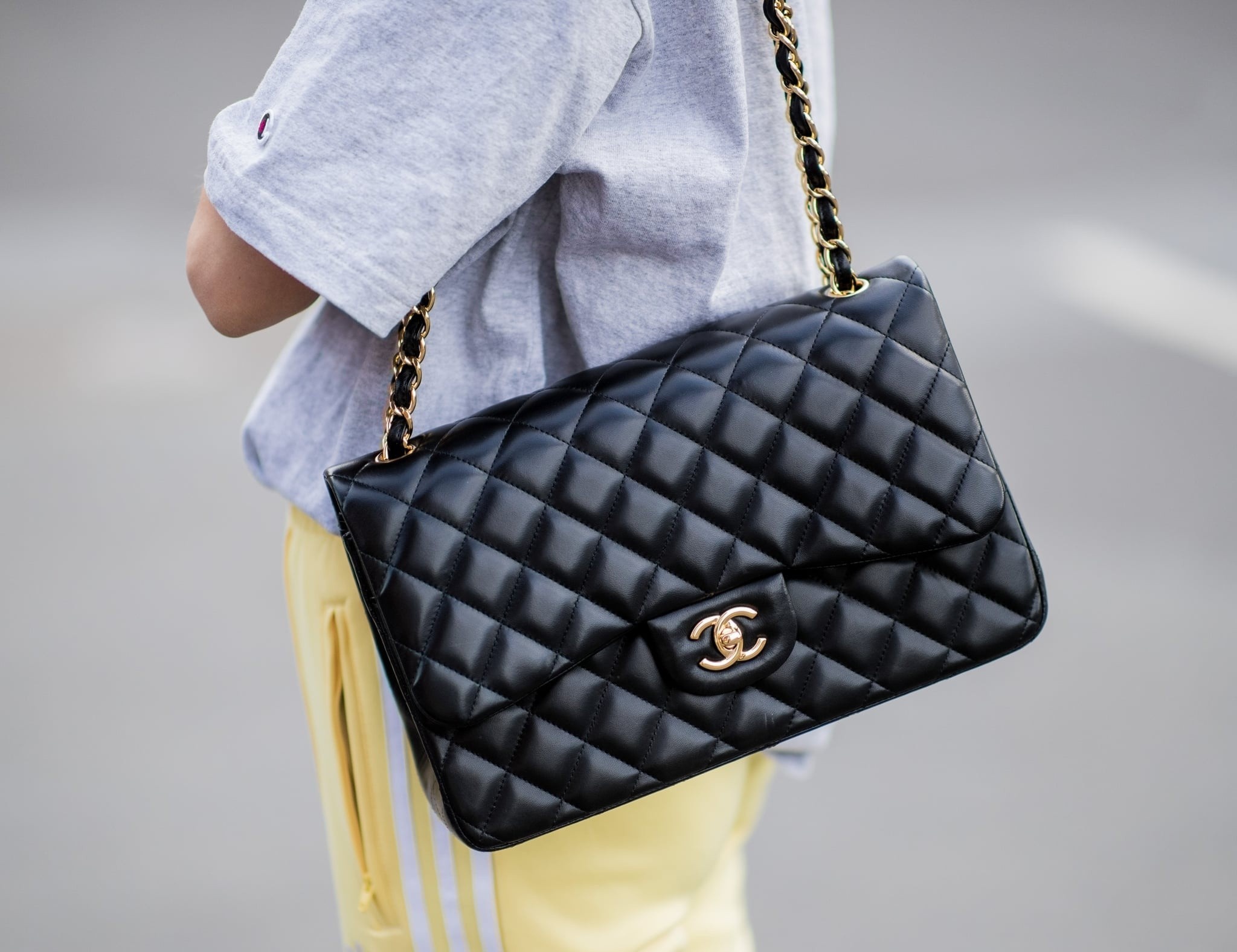 Flap Bag va nhung mau tui noi tieng nhat cua hang Chanel hinh anh