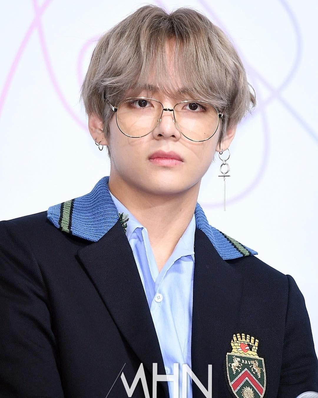 V BTS deo kinh anh 7