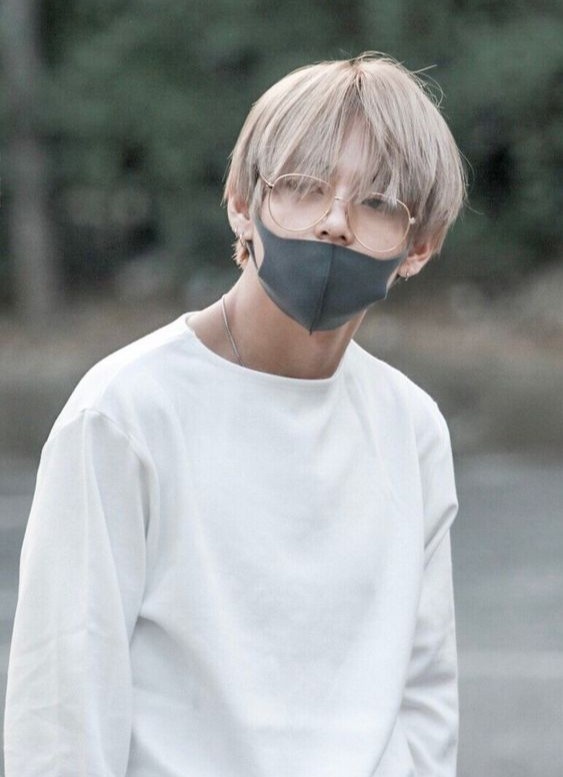 V BTS đeo kính ảnh 4 V BTS deo kinh anh 4